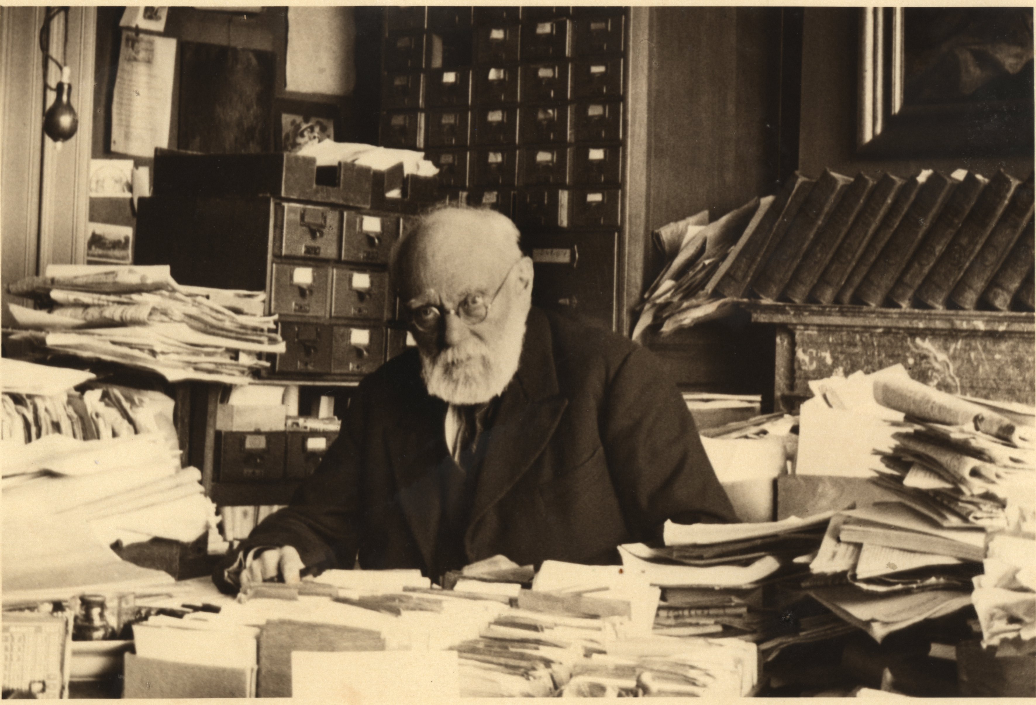 File:Paul_Otlet_Е_son_bureau,_1934,_╕_Mundaneum.jpg